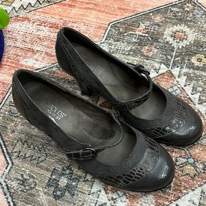 Roller rink size 8.5. Guc